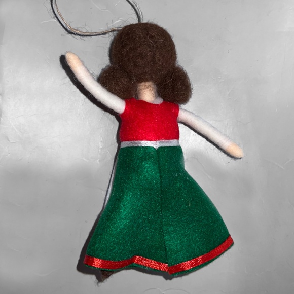 Traditional Italian Girl Ornament - Picture 3 of 6